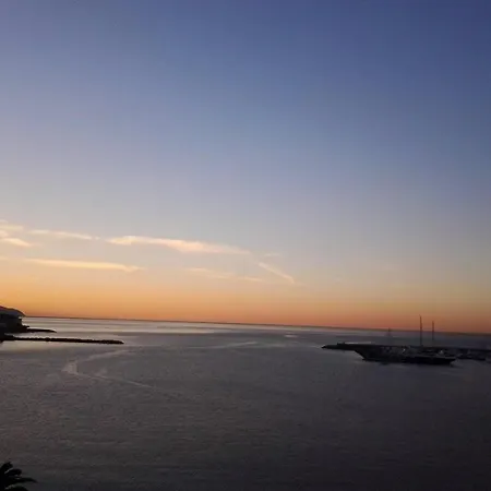 Bandoni Готель *