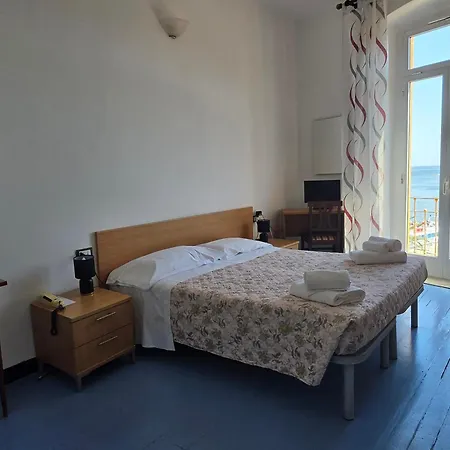 Bandoni Hotel *